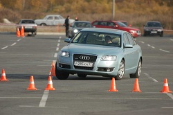 Уроки вождения  – управление ситуацией на дороге.